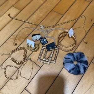 Lot of costume jewelry